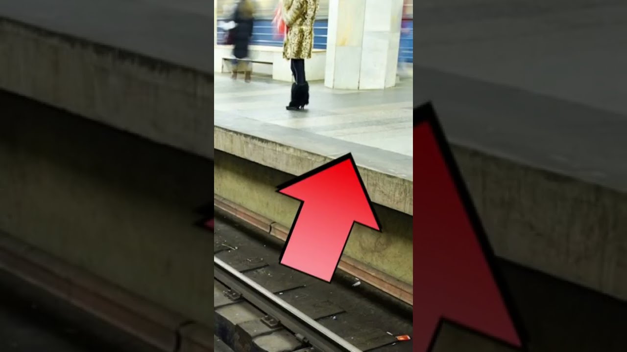 Упал на рельсы в метро Упал на рельсы в метро